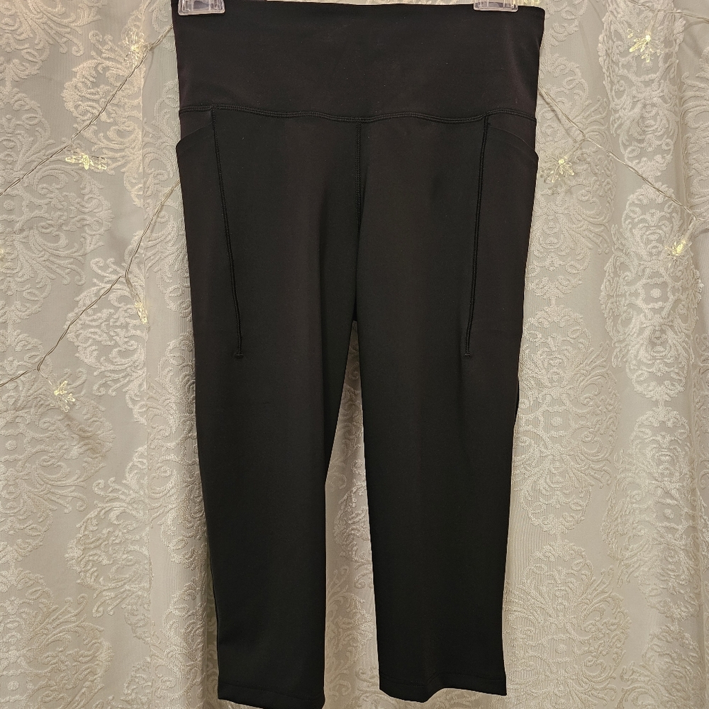 CALIA by Carrie Underwood Powermove Collection High Rise Knee Crop Pants Size S